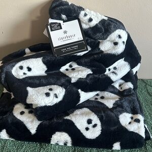Storehouse Halloween Ghost 👻 Throw Faux Fur Black So Soft NEW!